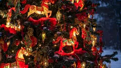 Božićno drvce 2026., godina Vatrene konje: najbolje boje i simboli za ukrase.