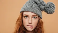 Koja kapa ide uz puffer jaknu: vodič za proporcije, boje i materijale