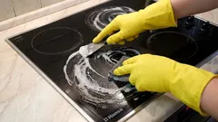 Kako i čime očistiti stakloporculansku električnu ploču od zagorjelih ostataka hrane. Pročitajte ove savjete za čišćenje doma.