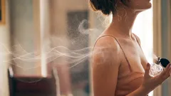 Više ne stavljam parfem na zapešća, nego na drugačiji način: tako miris traje dulje, je postojaniji i bolje miriše.