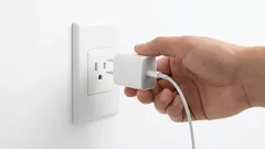 Mitovi o punjačima u utičnici: što je istina o potrošnji, kvarovima i rizicima