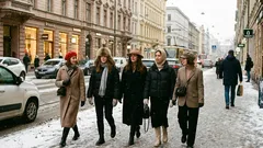 Osim beanies: 9 modnih dodataka za glavu koje ćete nositi zimi 2026. da biste ostali topli i elegantni