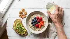 Što bismo trebali jesti kako starimo? Sedam preporučenih namirnica.